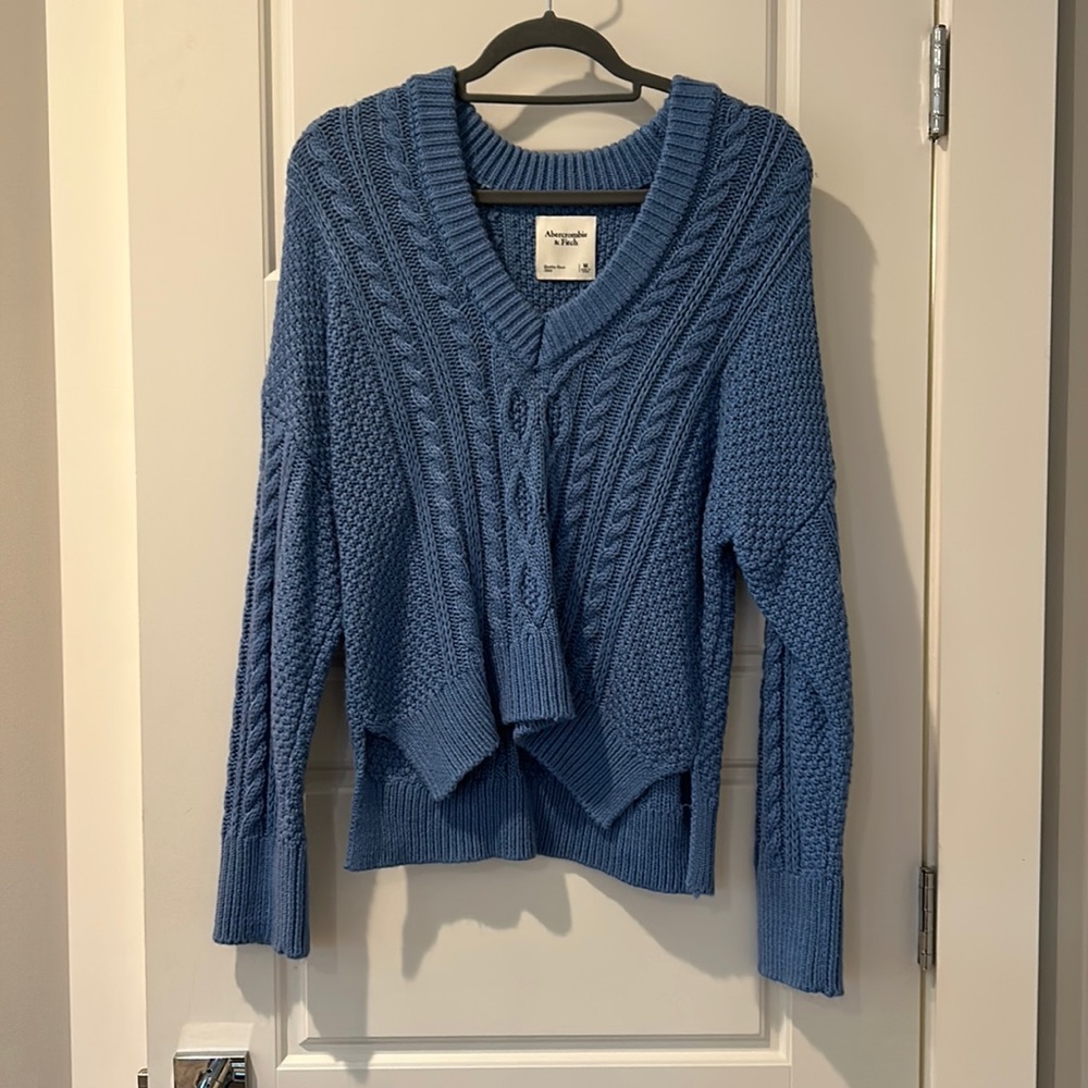 Medium cropped Abercrombie and Fitch sweater.